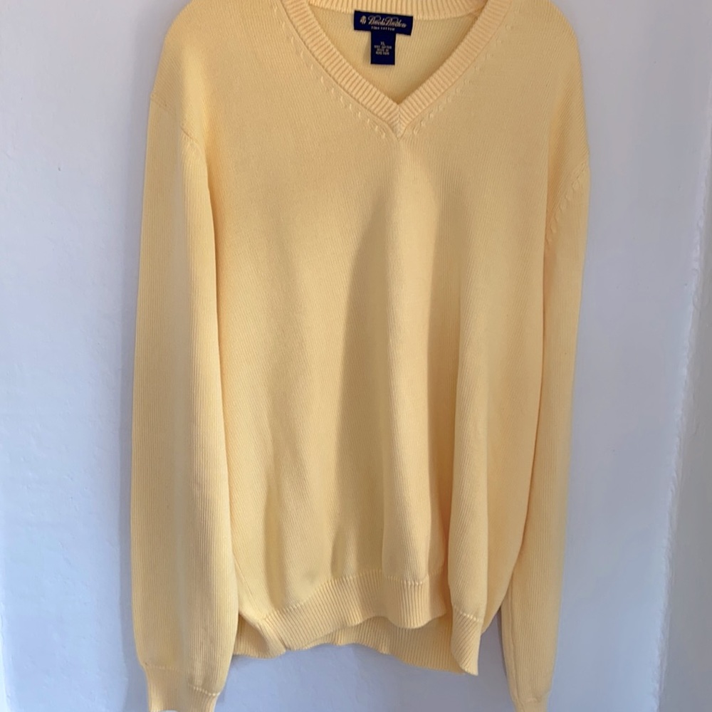 Men’s yellow crew neck
